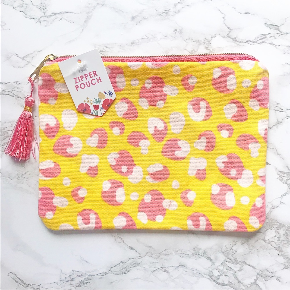 Target Cheetah Print Zipper Pouch 💛💗